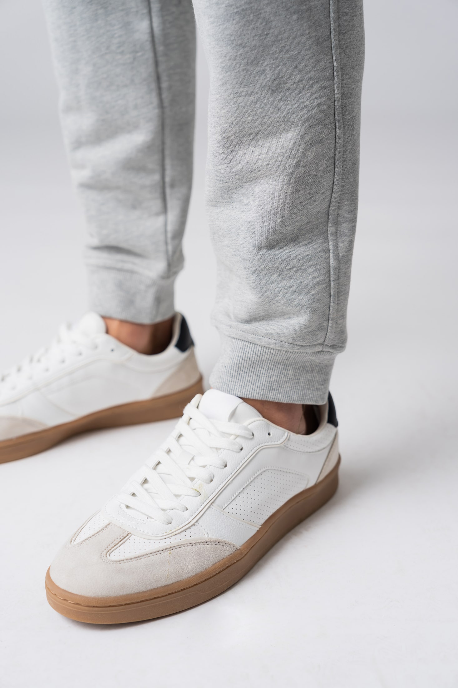 Men’s grey 100% cotton sweatpants with ribbed cuffs