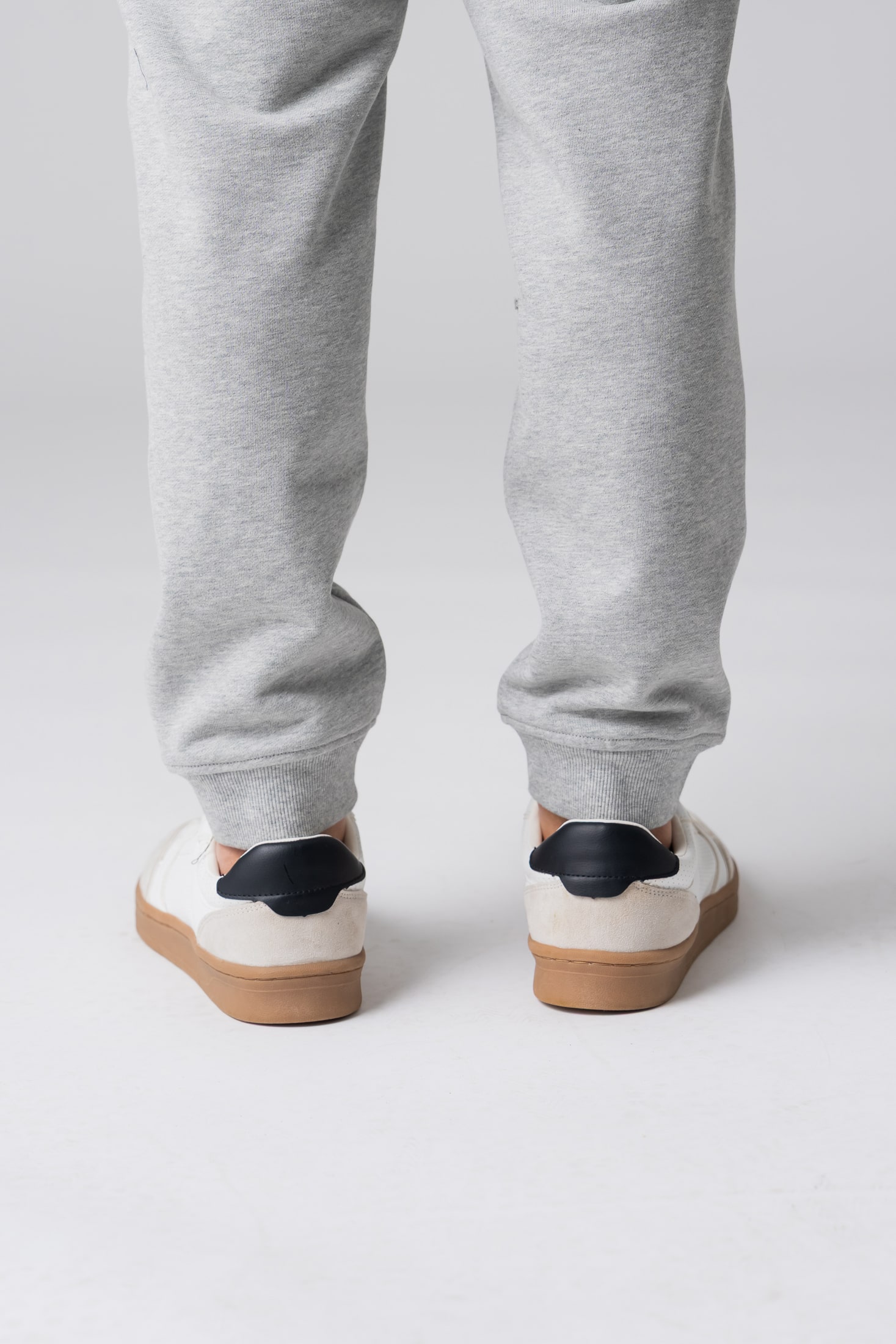 Men’s grey 100% cotton sweatpants with ribbed cuffs