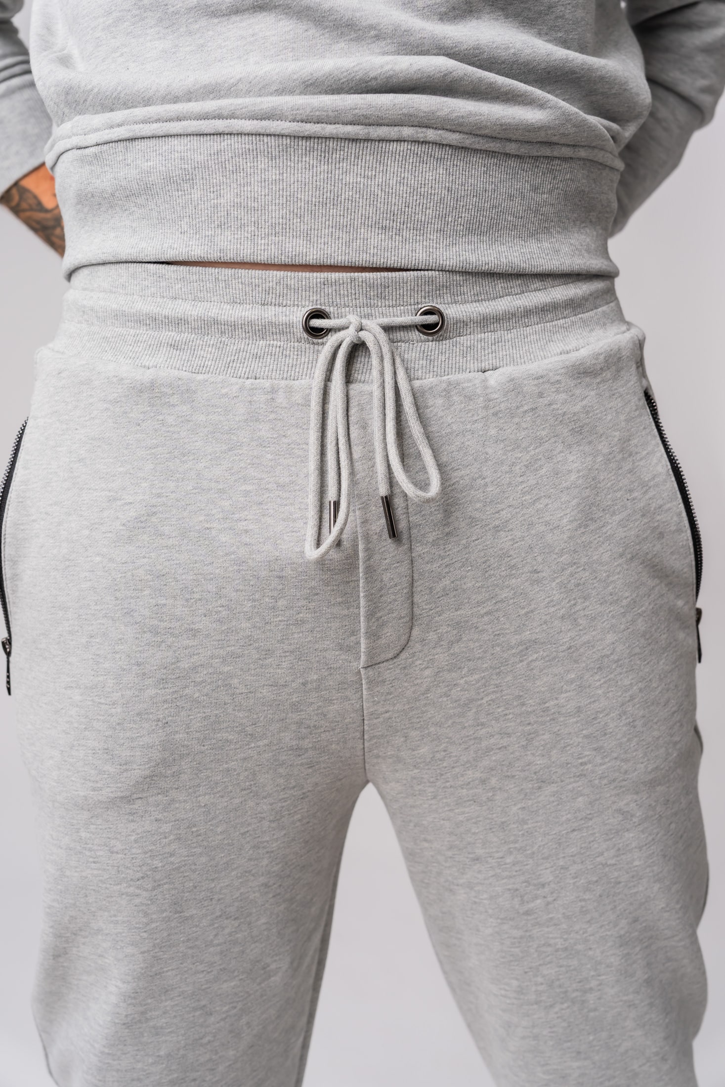 Men’s grey 100% cotton sweatpants with a drawstring waist