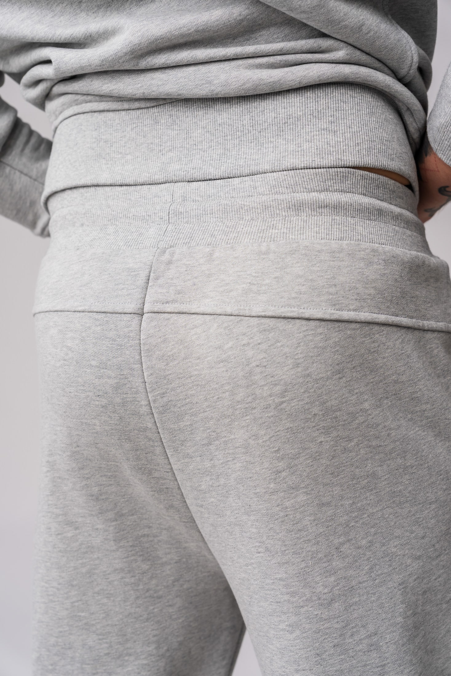 Men’s grey 100% cotton sweatpants with a drawstring waist