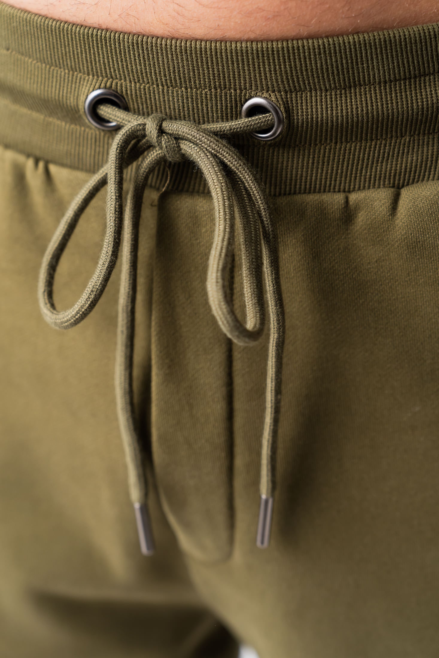 Men’s olive 100% cotton sweatpants with a drawstring waist