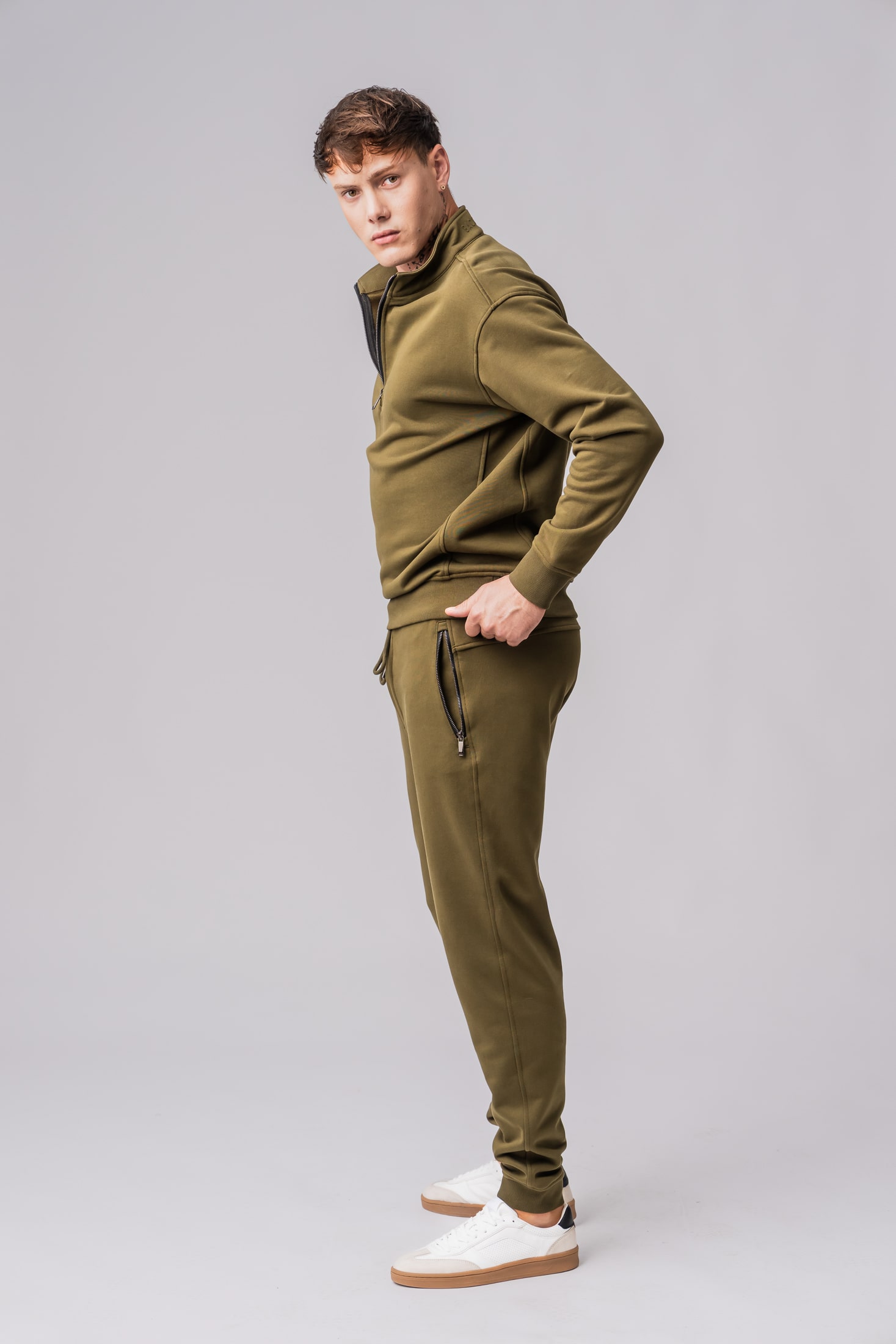 Men’s olive 100% cotton sweatsuit with zipper side pockets