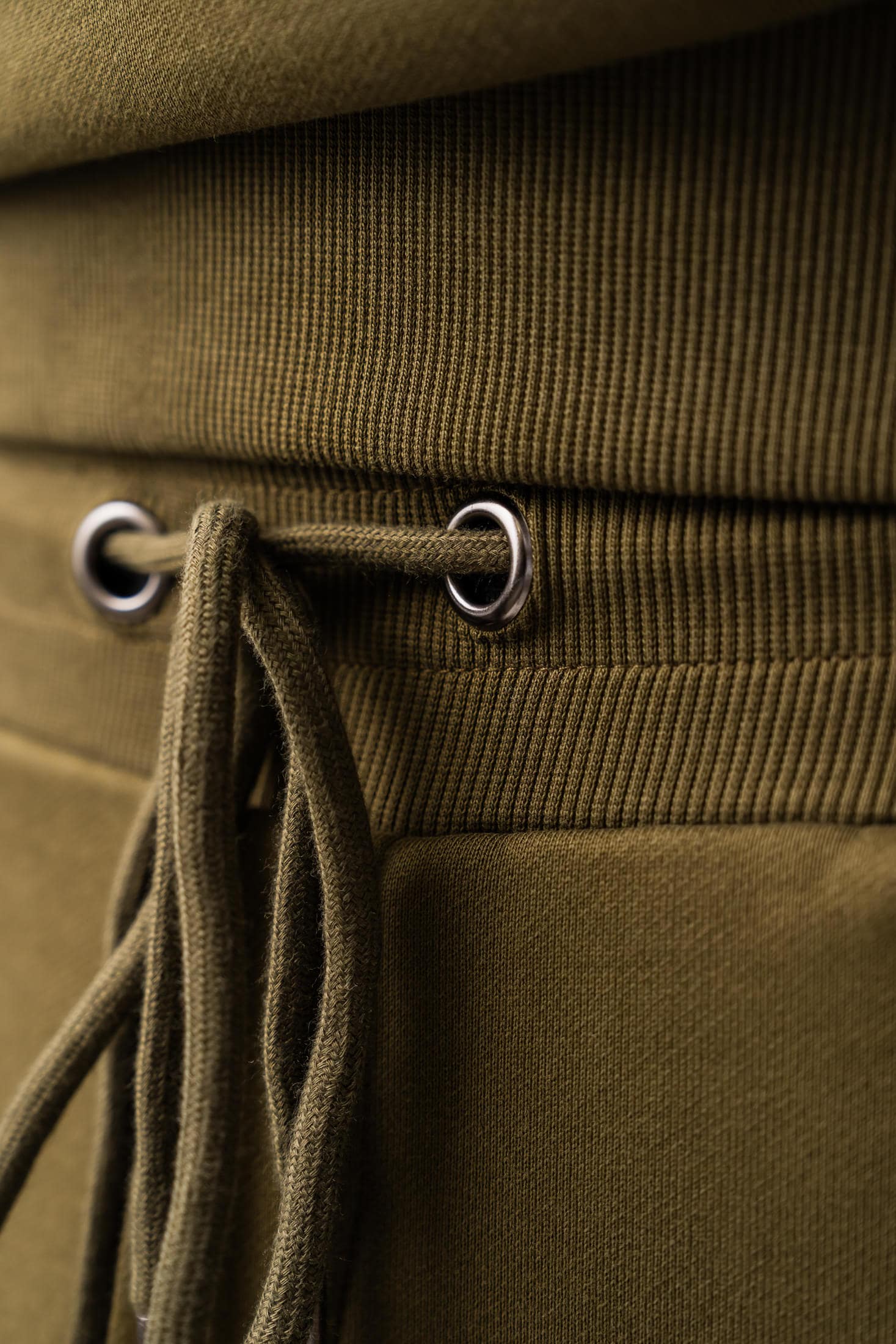 Men’s olive 100% cotton sweatpants with a drawstring waist