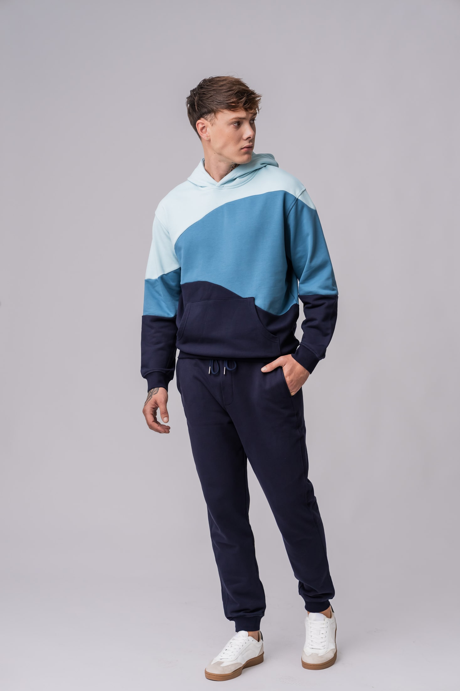 Men's 100% cotton colorblock sweatsuit in blue colors