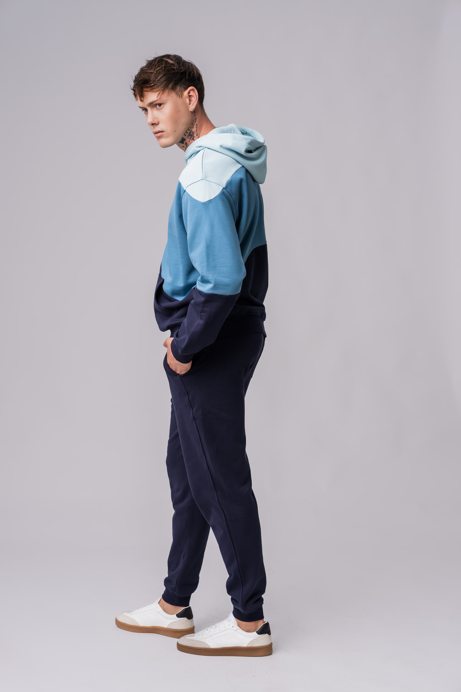 Men's 100% cotton colorblock sweatsuit in blue colors