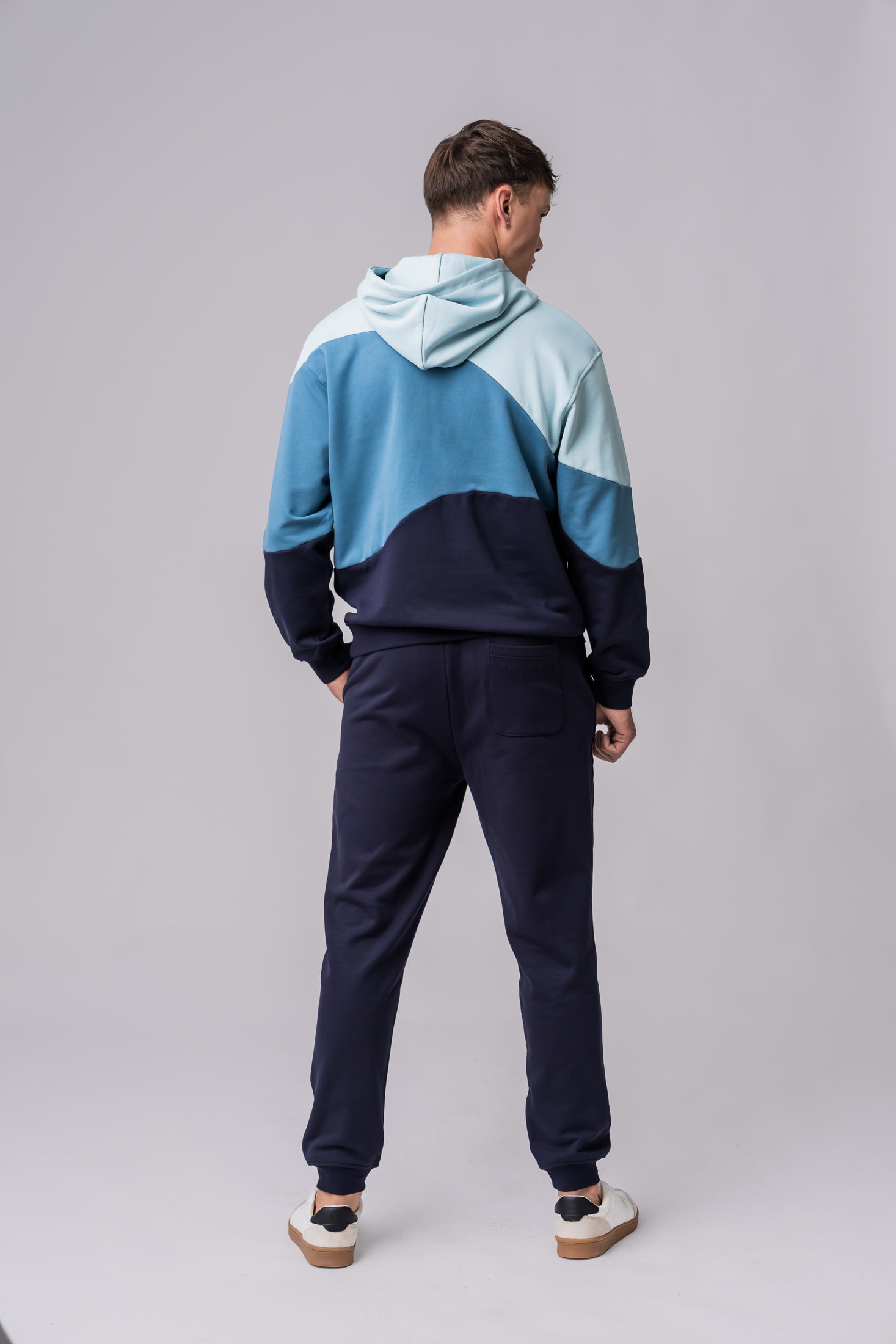 Men’s 100% cotton colorblock sweatsuit in blue colors