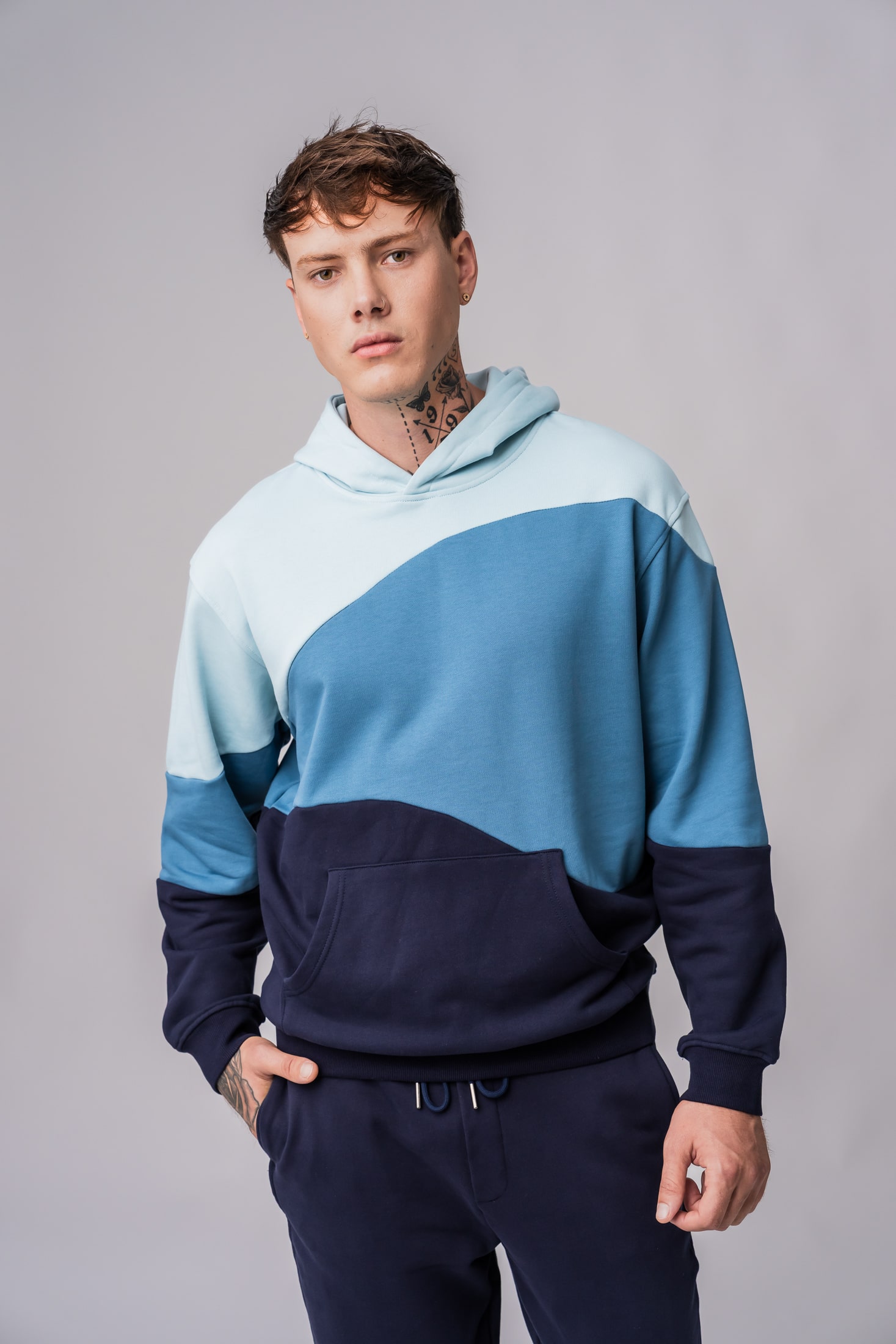 Men's 100% cotton colorblock hoodie in blue colors
