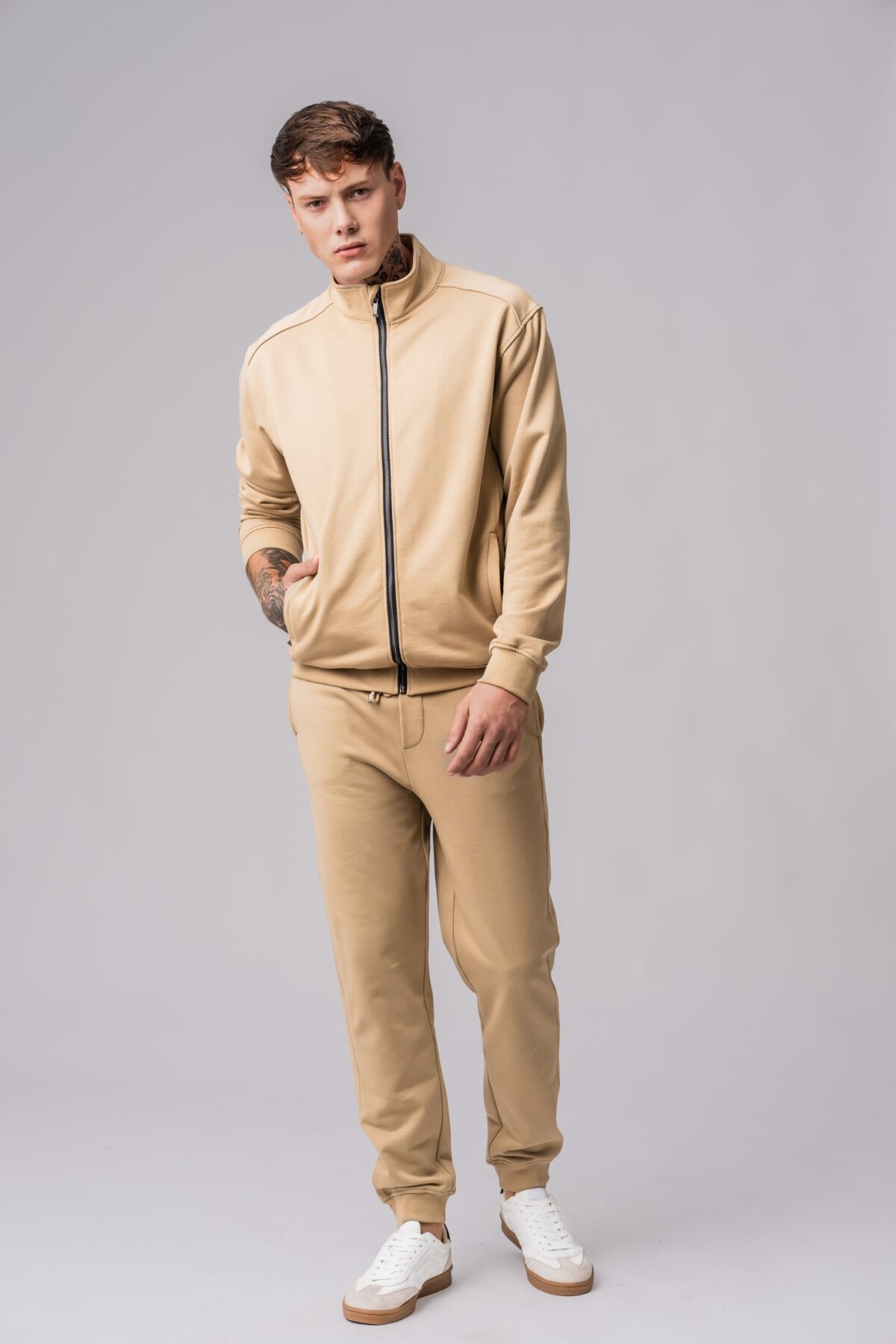 Muška bež trenirka regular-slim kroja od 100% pamuka