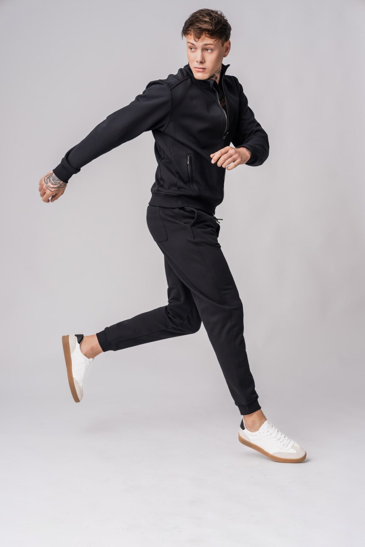 Men’s black 100% cotton regular-slim fit active wear