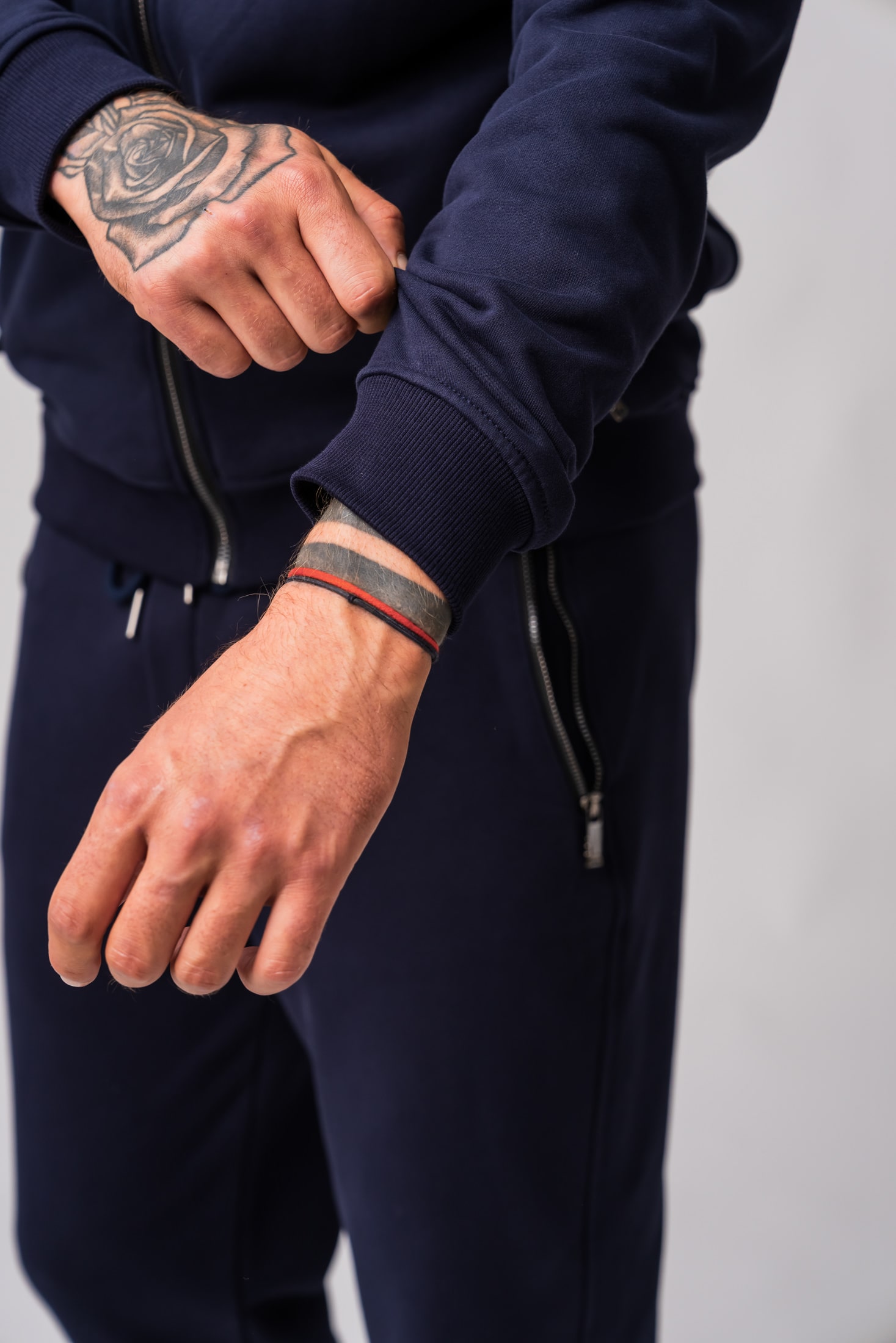 Men’s navy 100% cotton full zip sweatshirt with ribbed cuffs