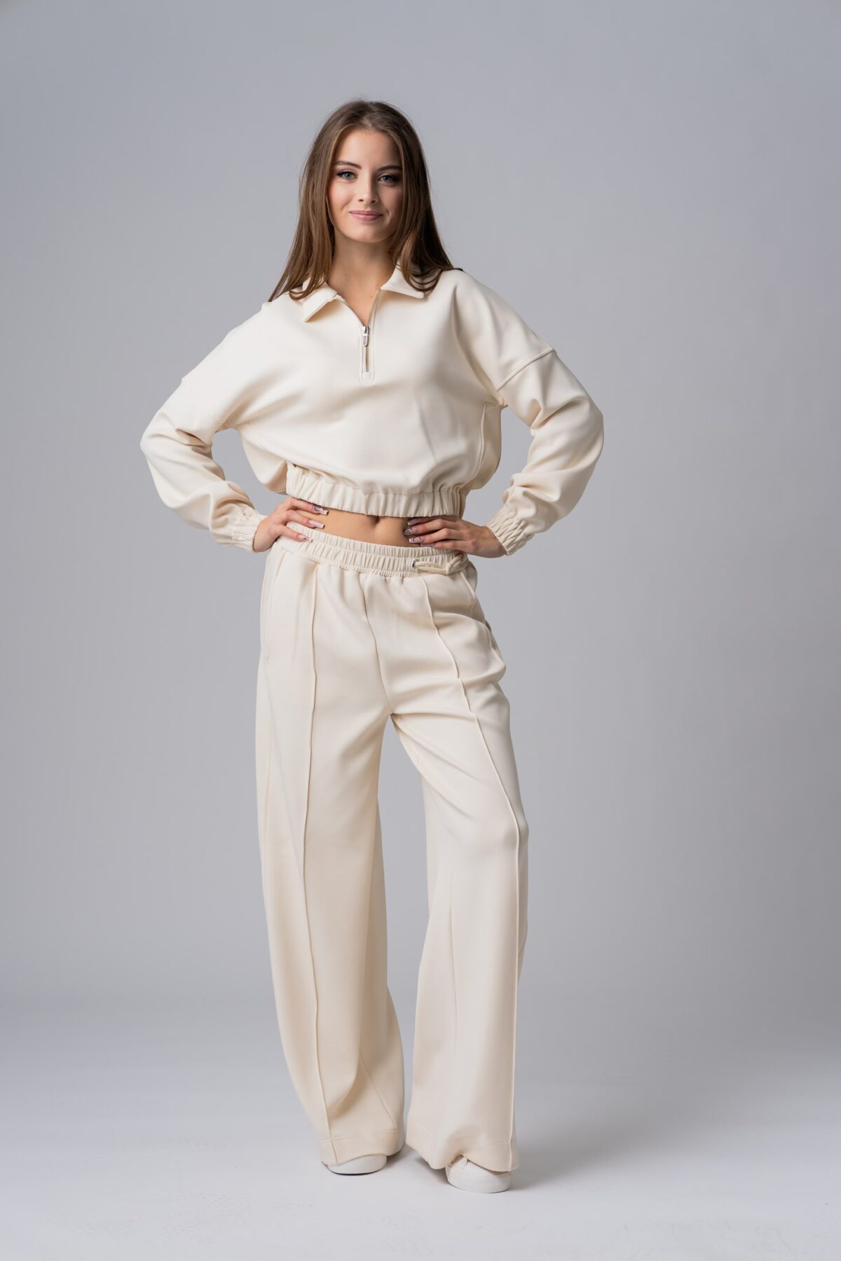 Women’s beige sustainable sweatsuit