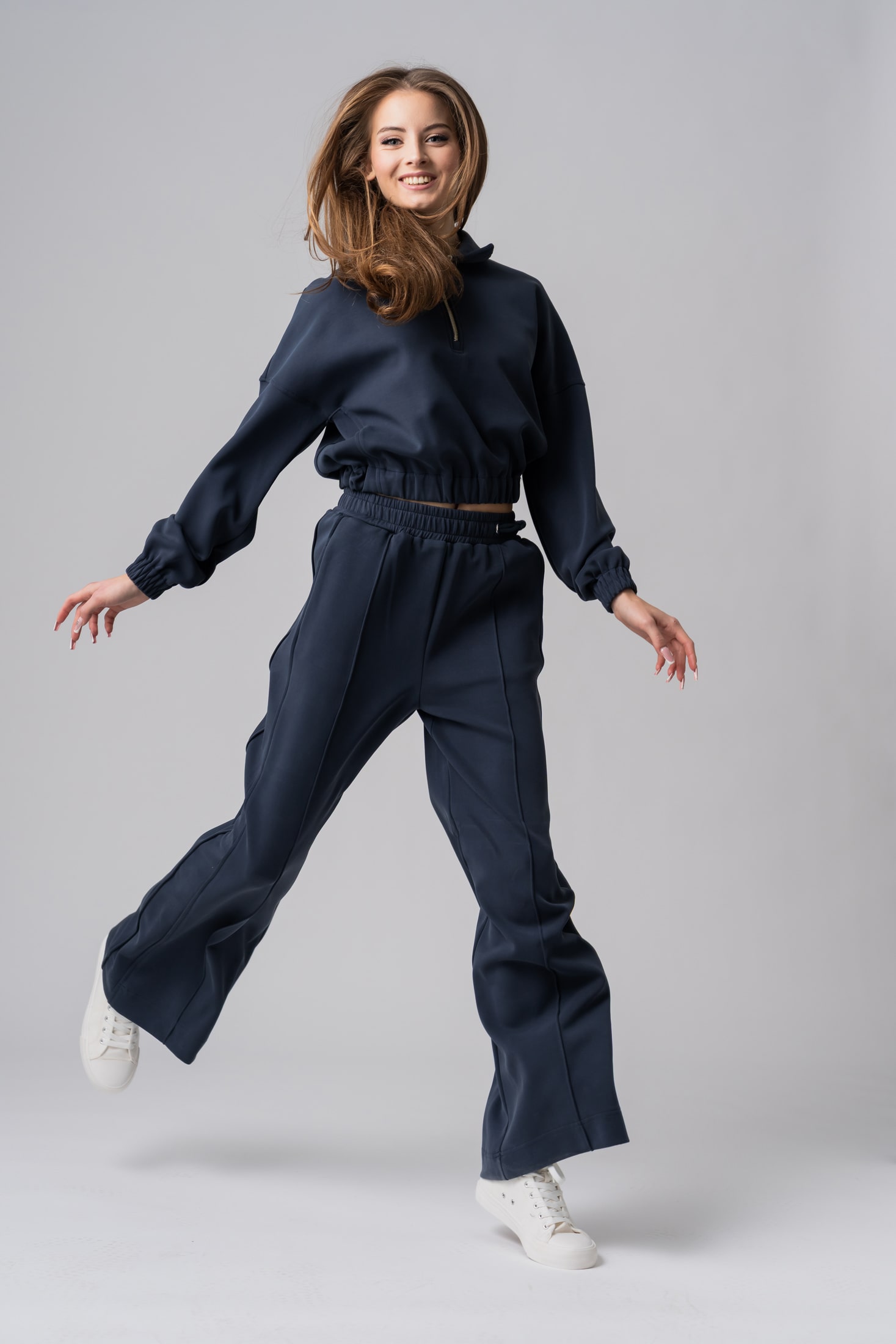 Women’s navy blue sustainable tracksuit