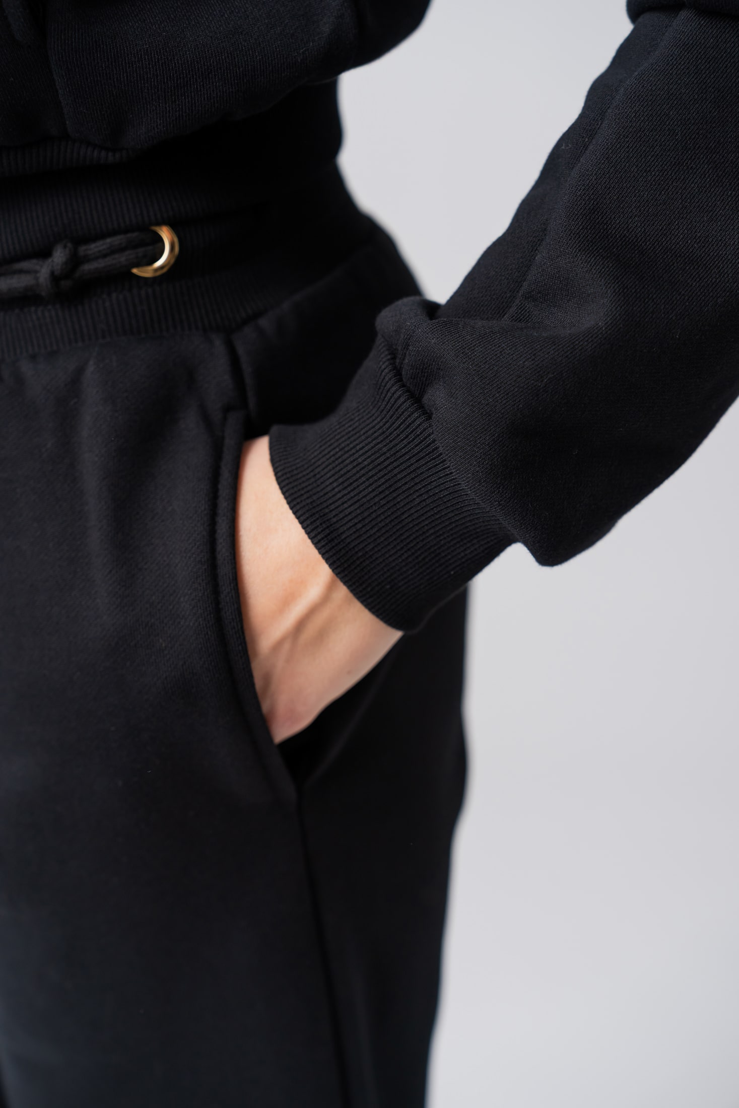 Women’s black 100% Cotton slim sweatpants