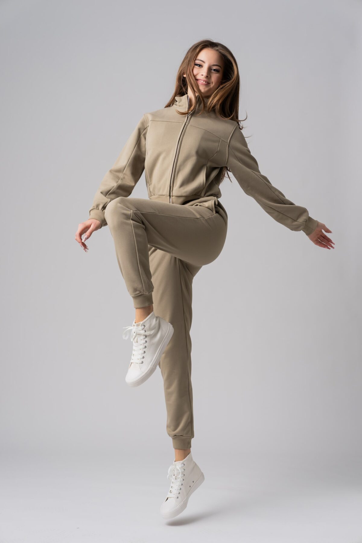 Women’s olive 100% cotton zip-up active wear