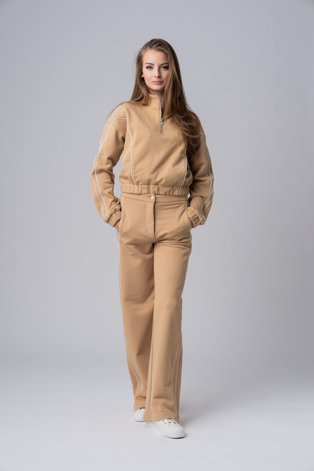 Women’s beige 100% cotton relaxed sweatsuit with white contrast stripes