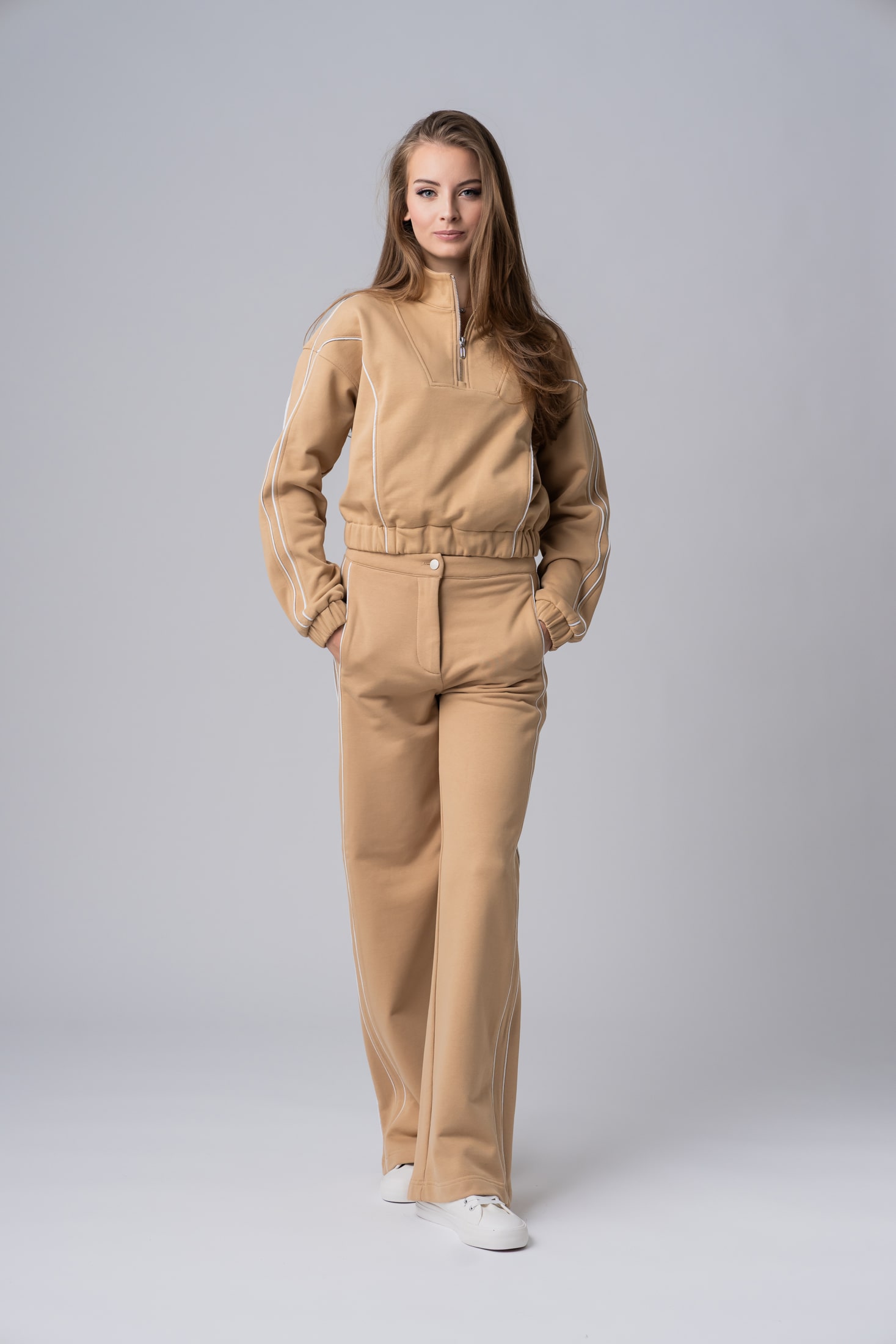Women’s beige 100% cotton relaxed sweatsuit with white contrast stripes