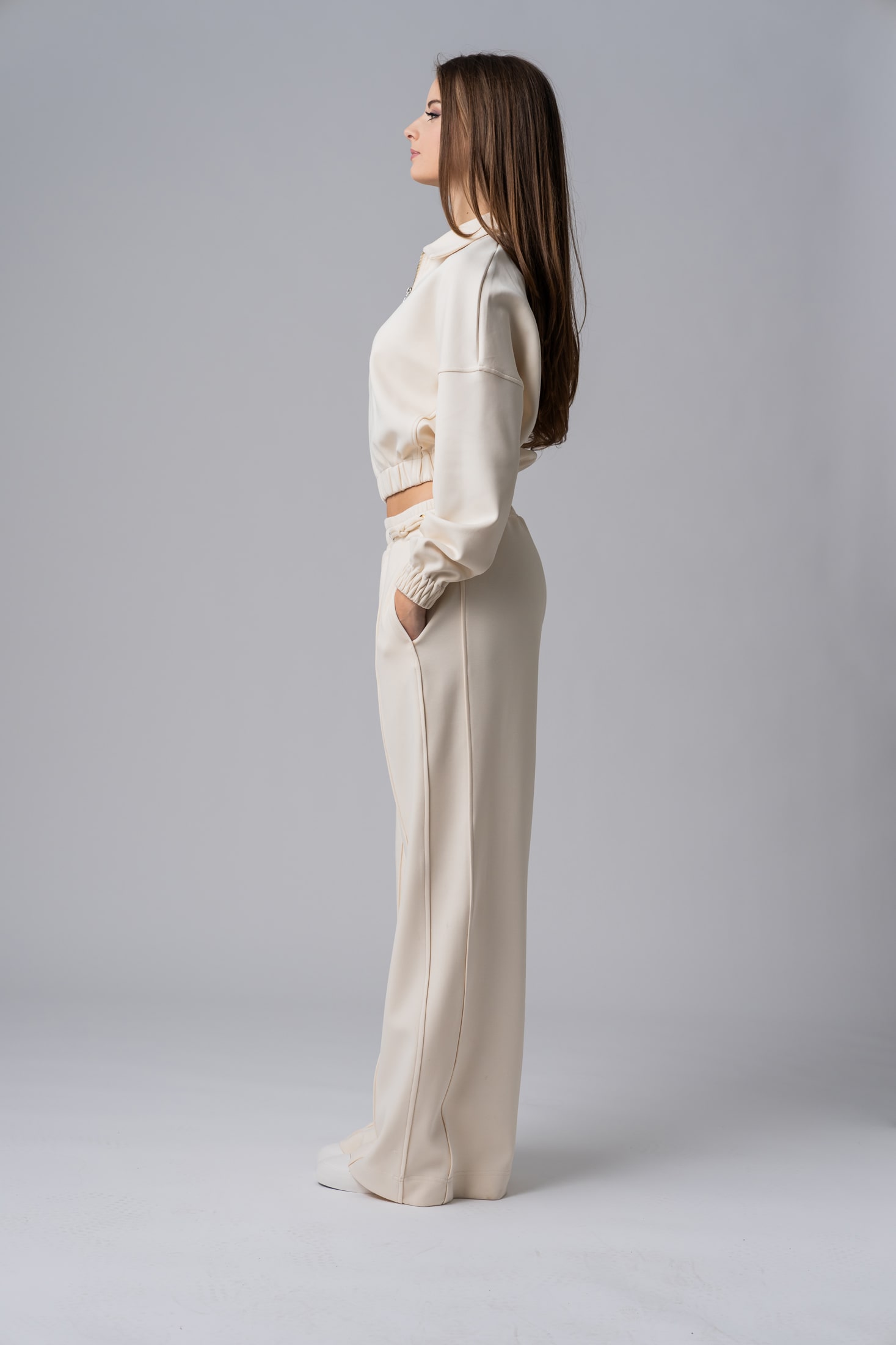 Women’s beige sustainable sweatsuit