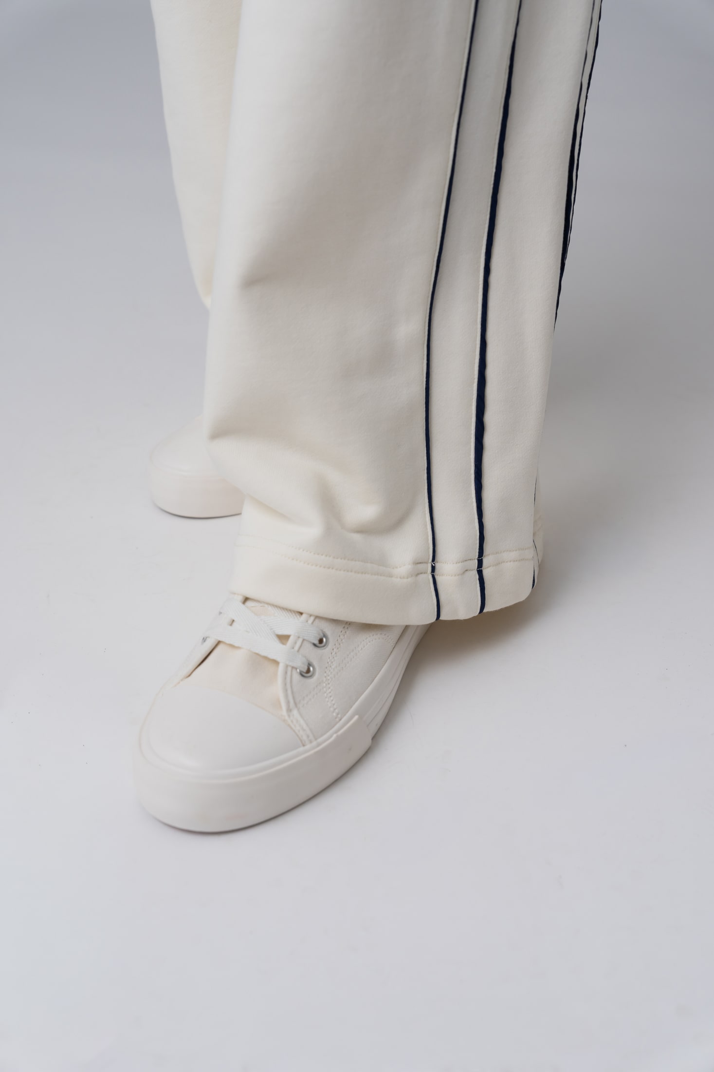 Women’s white 100% cotton high-waist, wide-leg sweatpants with black contrast piping