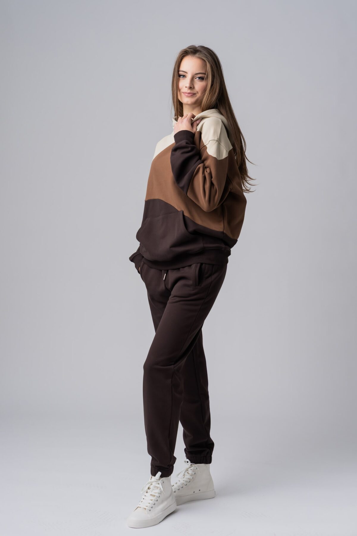 Ženska smeđa trenirka, regular-slim kroja, od 100% pamuka