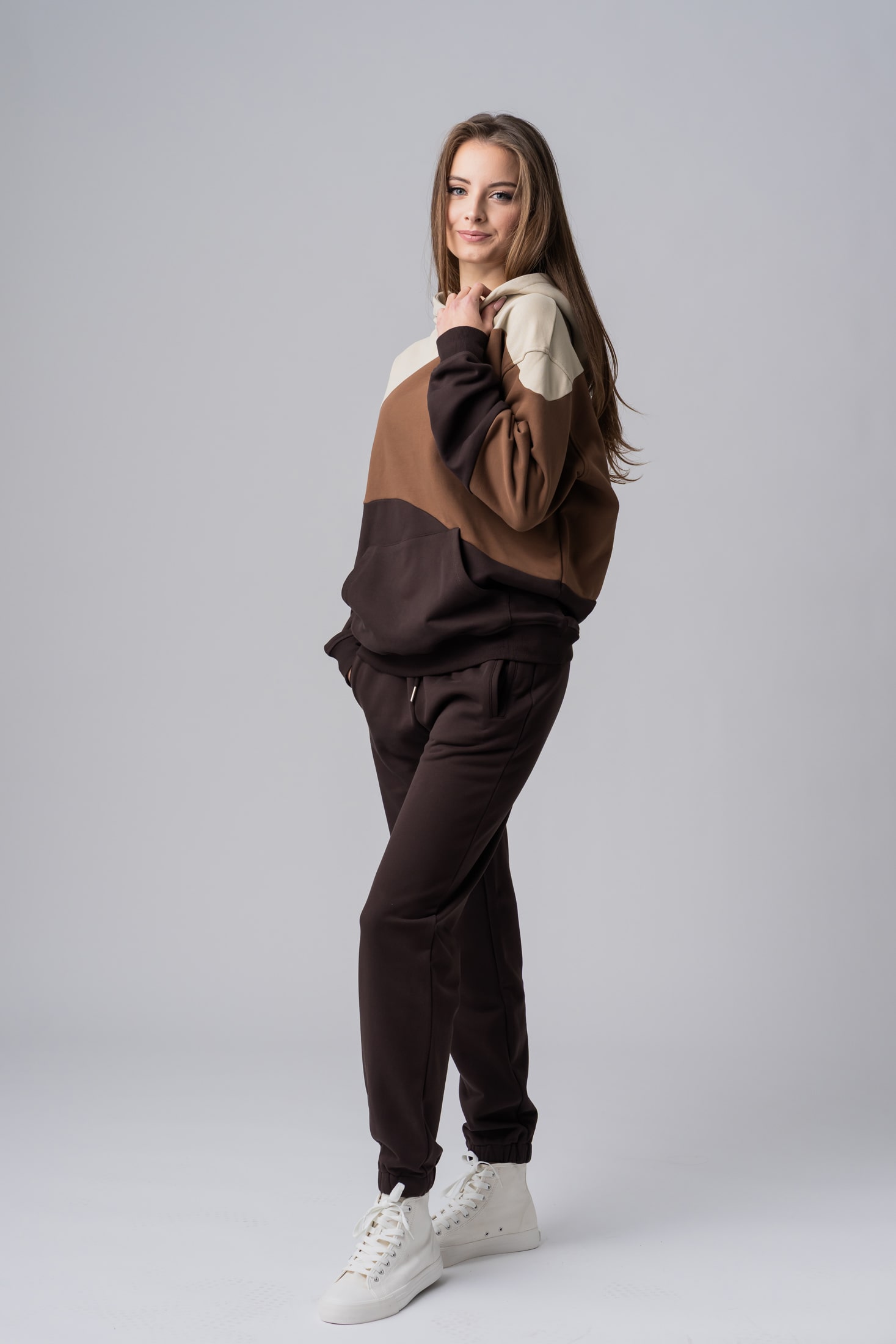 Ženska smeđa trenirka, regular-slim kroja, od 100% pamuka